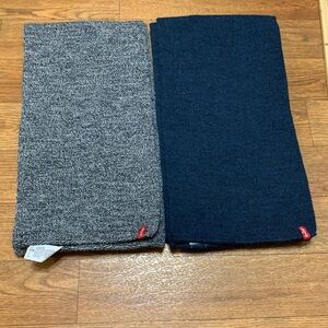 Men’s Levi’s scarves, set of 2